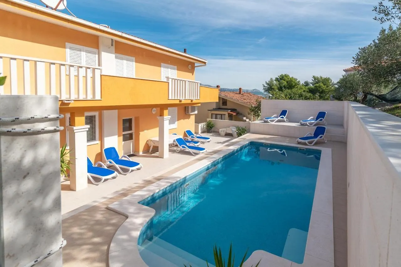 Apartments Angela Trogir 0*,  Kroatien