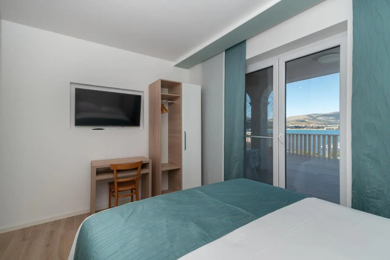 Apartments Angela Trogir 0*,  Kroatien
